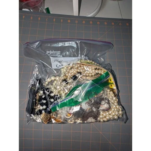 Mixed Craft Jewelry Pieces Assortment In Ziploc Bag - Picture 2 of 4